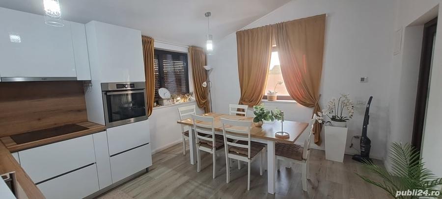 Casă cu 5 camere cu Teren 348 Mp în Giroc