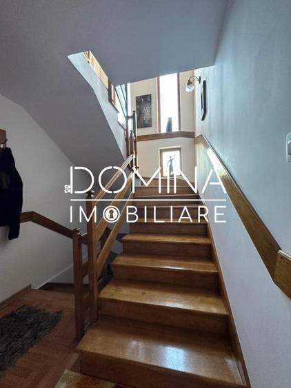 Casă individuală cu 11 camere cu Canalizare în Primăverii