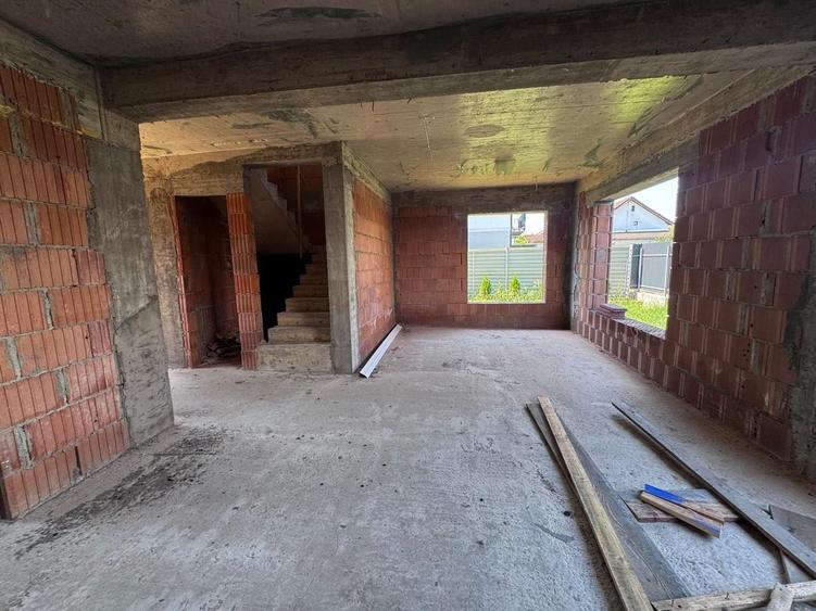 Duplex cu 4 camere cu Canalizare în Șelimbăr