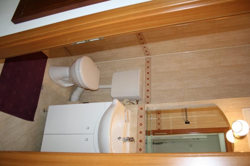 Apartament cu 3 camere decomandat, mobilat în Central