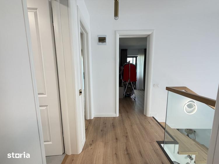 Casă cu 4 camere cu Teren 520 Mp în Micești