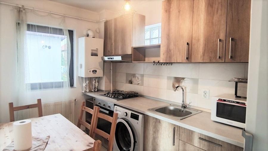 Apartament cu 2 camere decomandat în P-ța Victoriei
