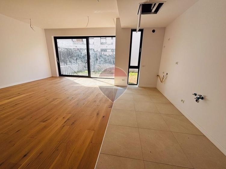 Casă individuală cu 4 camere cu Teren 158 Mp în Central