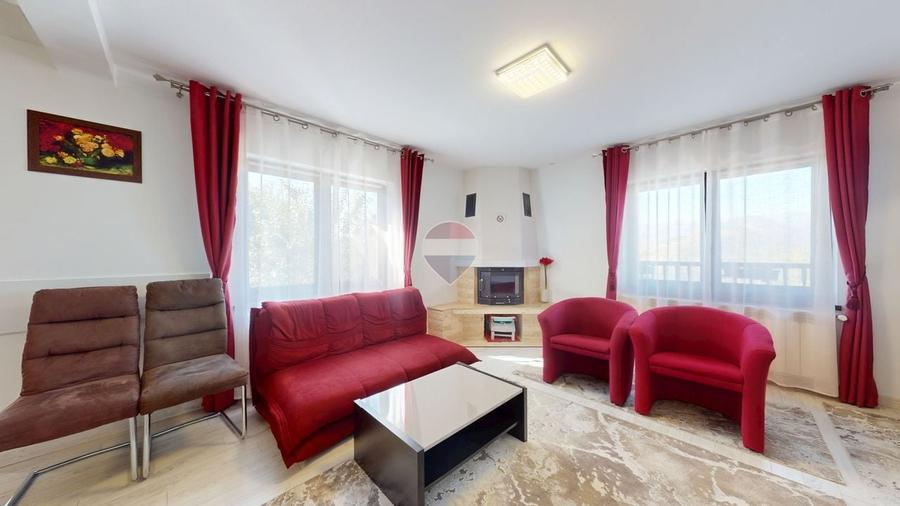 Casă individuală cu 9 camere cu Piscina în Bran