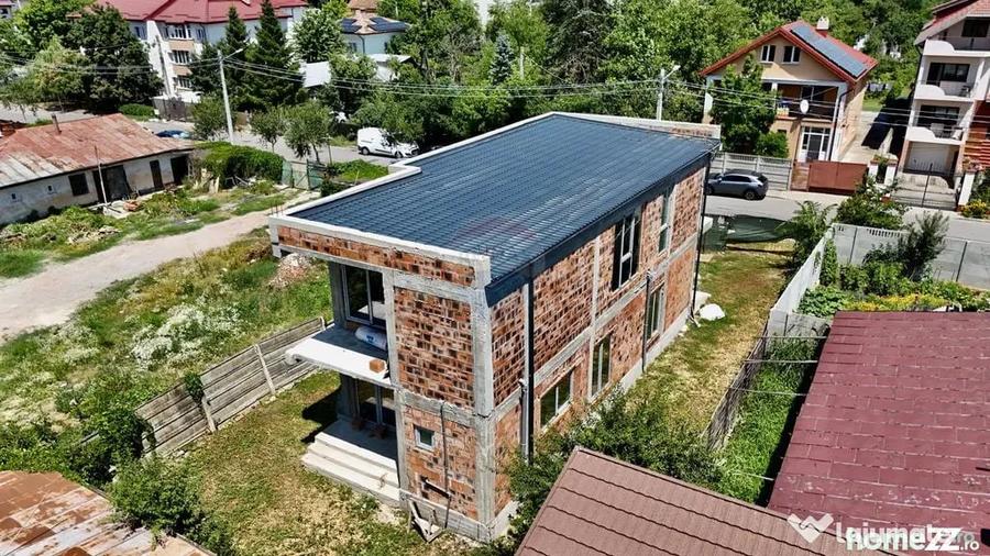 Casă cu 5 camere cu Teren 400 Mp în Central