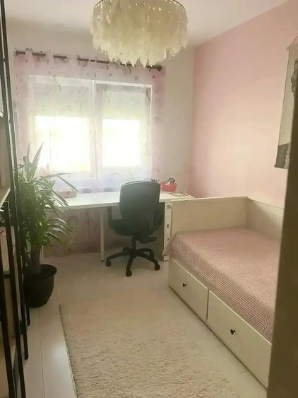 Apartament cu 4 camere decomandat în Inel II