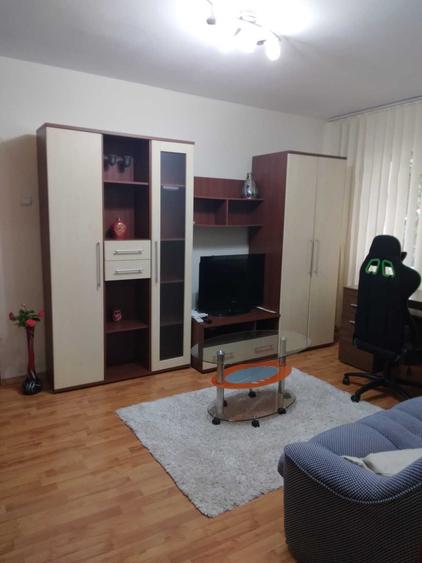 Apartament cu 2 camere semidecomandat în Piața Unirii
