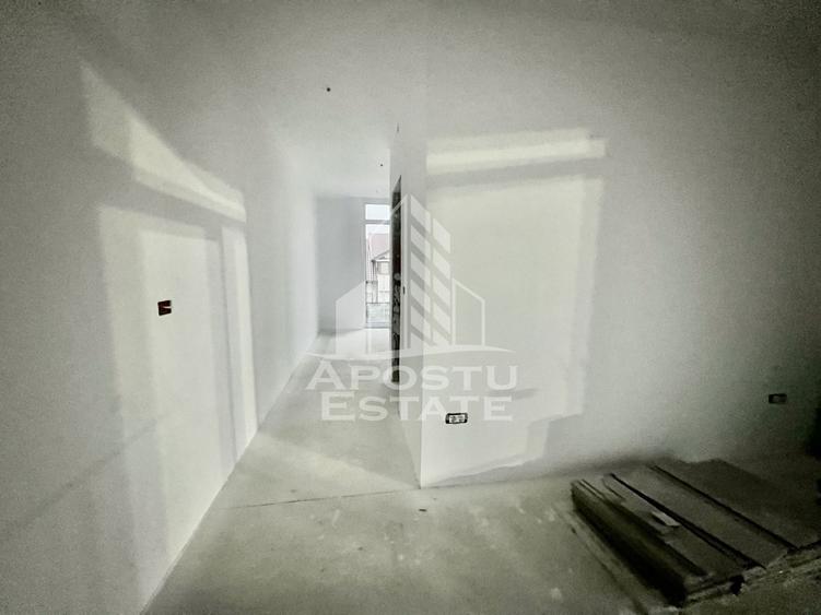 Apartament cu 2 camere semidecomandat în Aradului