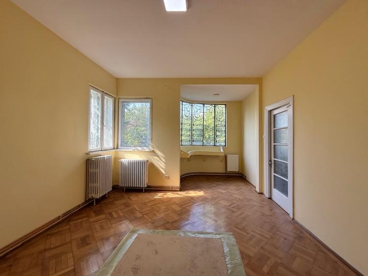 Casă individuală cu 3 camere cu Canalizare în Ultracentral