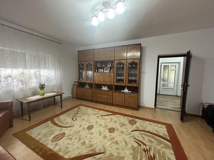 Casă cu 3 camere în Cobadin