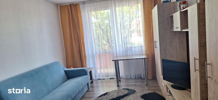 Apartament cu 3 camere decomandat în Tunari