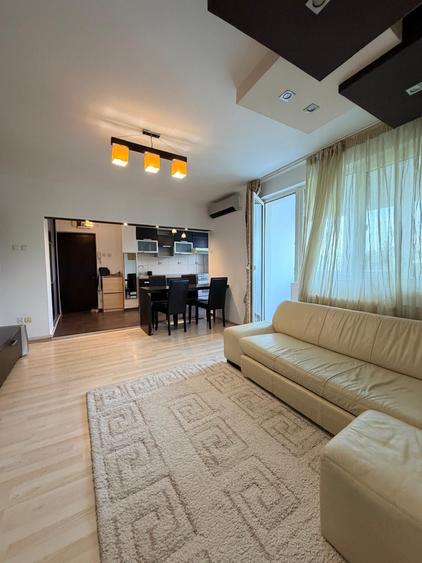Apartament cu 3 camere semidecomandat în Titan