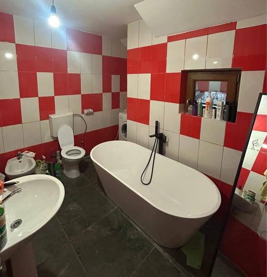 Casă individuală cu 5 camere cu Teren 100 Mp în Valea Adâncă