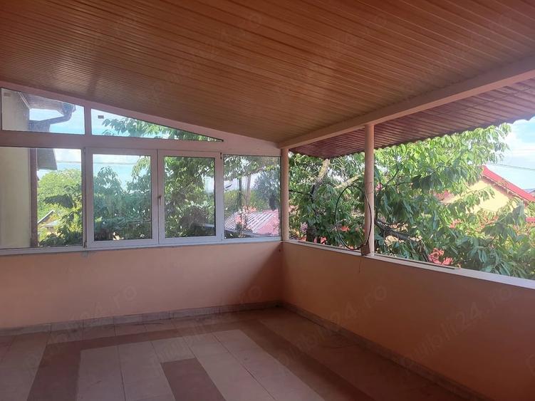 Casă cu 6 camere cu Teren 2900 Mp în Olteni