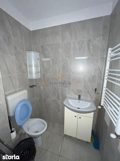 Apartament cu 3 camere decomandat în Metalurgiei