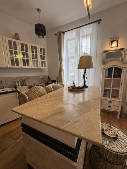 Apartament cu 2 camere semidecomandat, mobilat în Semicentral