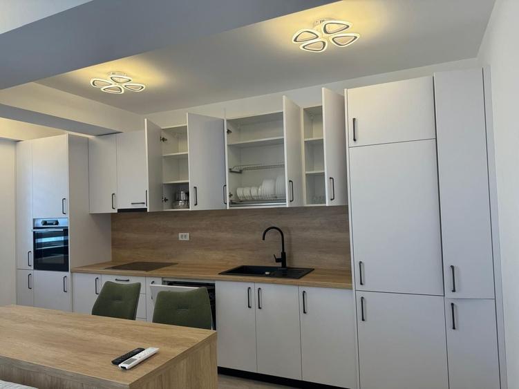 Apartament cu 2 camere semidecomandat, mobilat în Pipera