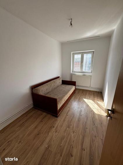 Casă cu 8 camere cu Teren 352 Mp în Ultracentral