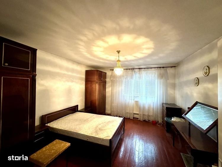 Casă cu 4 camere în Dâmbul Rotund