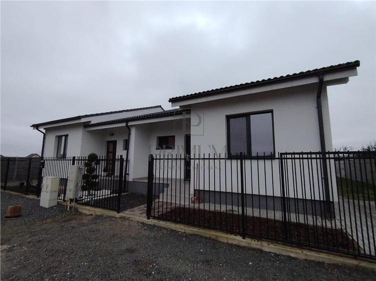 Duplex cu 3 camere cu Teren 250 Mp în Moșnița Veche