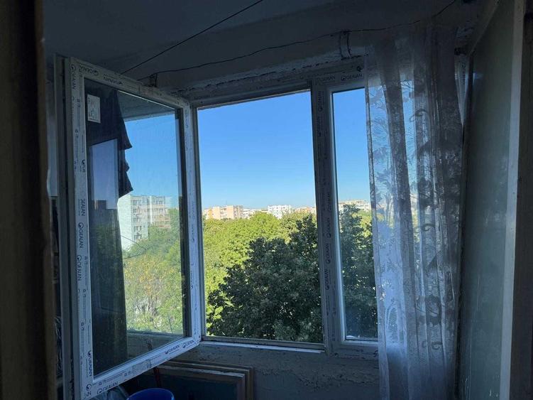 Garsonieră decomandată în Apărătorii Patriei