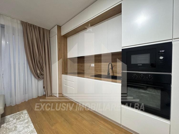 Apartament cu 3 camere decomandat, mobilat în Ampoi 3