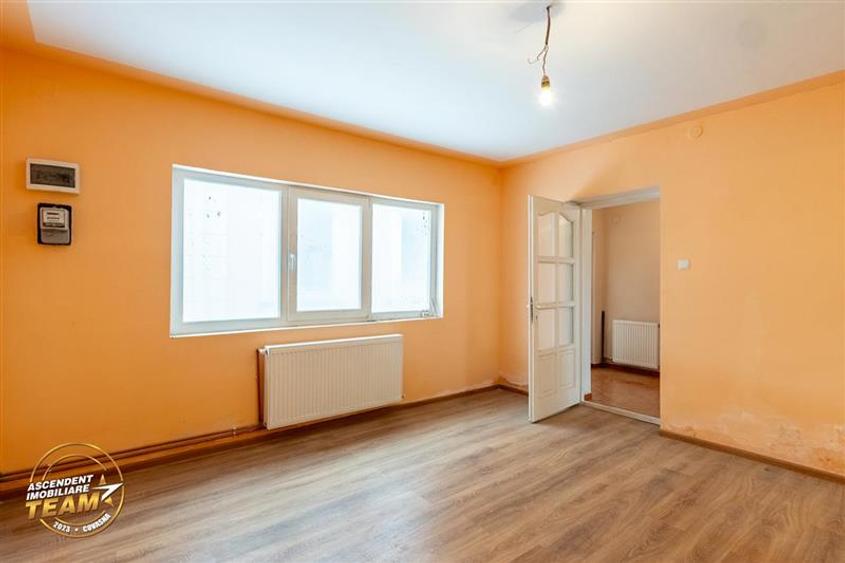 Casă individuală cu 5 camere cu Garaj în Central
