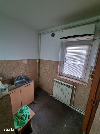 Apartament cu 3 camere decomandat în Poarta 6