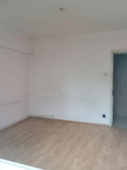 Apartament cu 3 camere decomandat în Prelungirea Ferentari