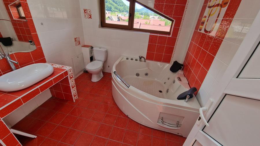 Casă cu 10 camere cu Canalizare în Bunloc