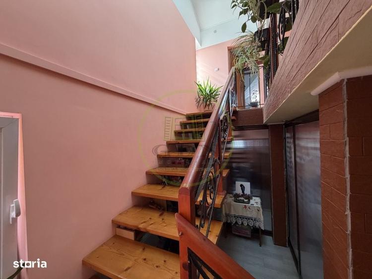 Casă cu 4 camere decomandat în Central
