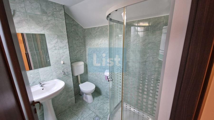 Apartament cu 3 camere semidecomandat în Săsar