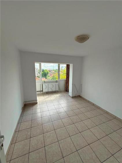 Apartament cu 3 camere decomandat în Lipovei
