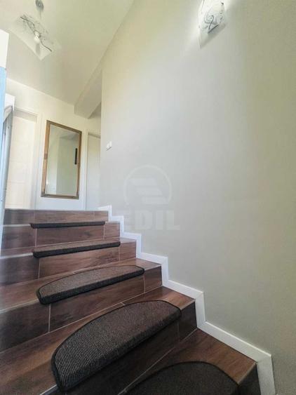 Duplex cu 5 camere cu Canalizare în Florești