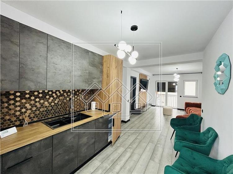 Apartament cu 3 camere nedecomandat, mobilat în Exterior Sud