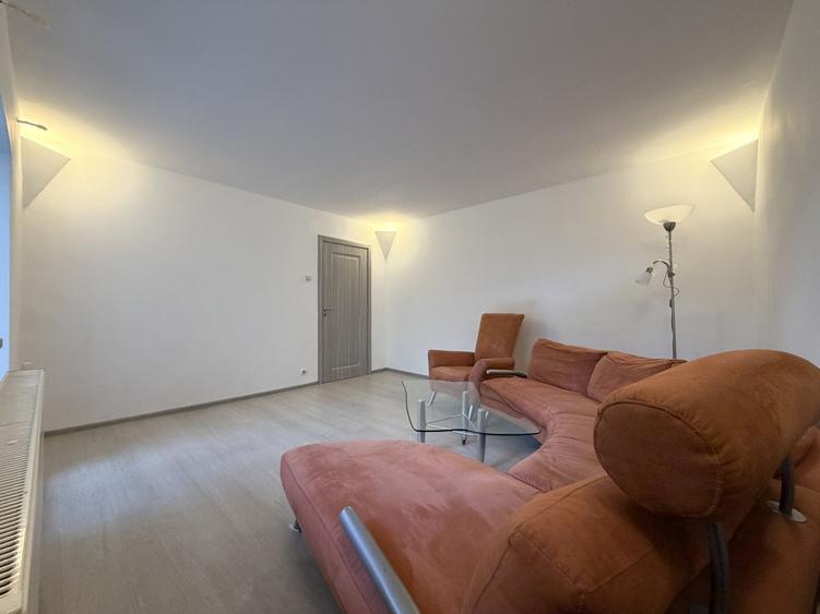 Apartament cu 3 camere decomandat în Aradului