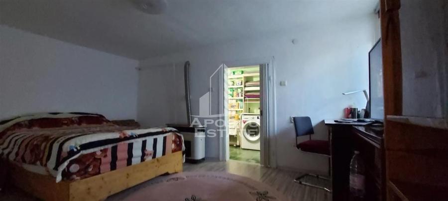 Casă individuală cu 5 camere cu Canalizare în Aradul Nou