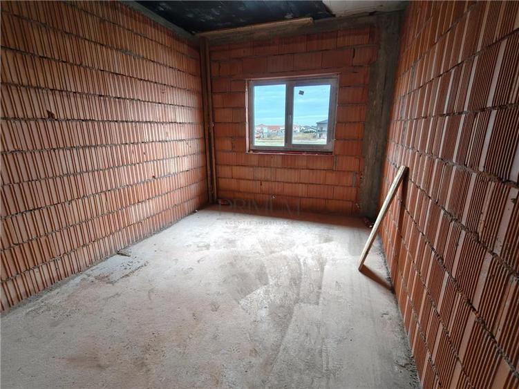 Duplex cu 4 camere cu Canalizare în Moșnița Veche