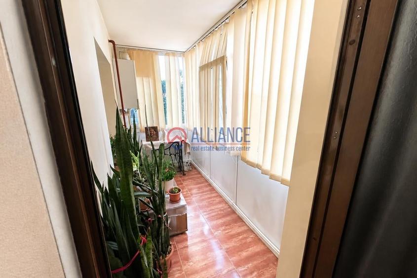 Apartament cu 3 camere decomandat în Casa de Cultură