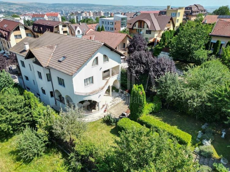 Casă individuală cu 9 camere cu Canalizare în Europa