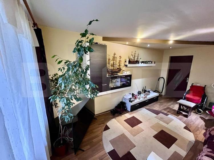 Apartament cu 3 camere decomandat, mobilat în Craiter