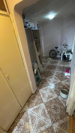 Apartament cu 3 camere semidecomandat în Giulești