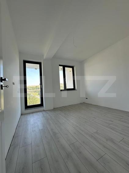 Apartament cu 3 camere decomandat în Est