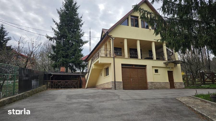 Casă cu 5 camere cu Teren 950 Mp în Bucium