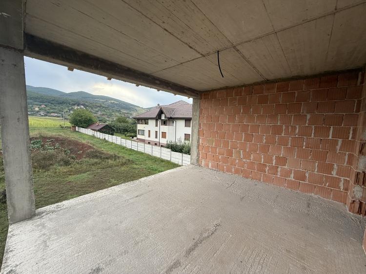 Casă individuală cu 5 camere cu Canalizare în Micești
