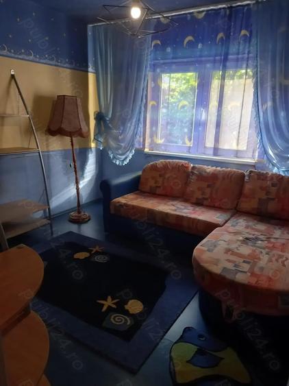 Apartament cu 3 camere semidecomandat în Aradului