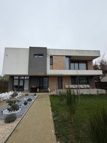 Casă individuală cu 5 camere cu Canalizare în Sud-Est
