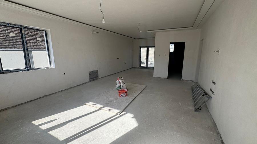 Casă individuală cu 3 camere cu Canalizare în Cristian