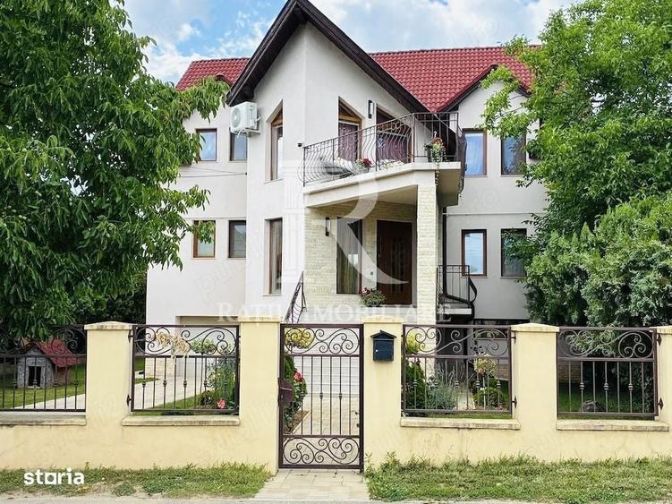Casă cu 4 camere cu Teren 1100 Mp în Central