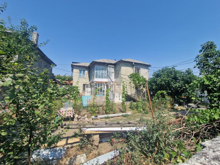 Casă individuală cu 4 camere cu Canalizare în Km 4-5